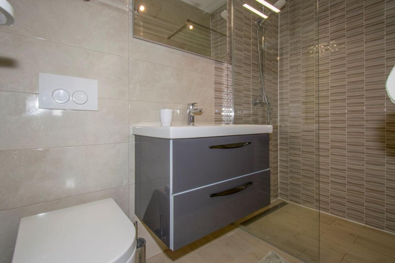 Apartman M In Premantura Buitenkant foto